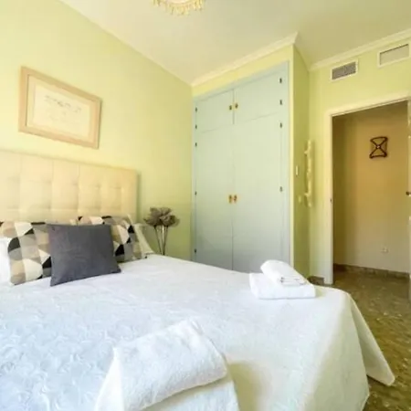 Apartamento Centrico Muy Luminoso, Junto Al Teatro Romano Y Con Vistas A La Alcazaba Apartment *